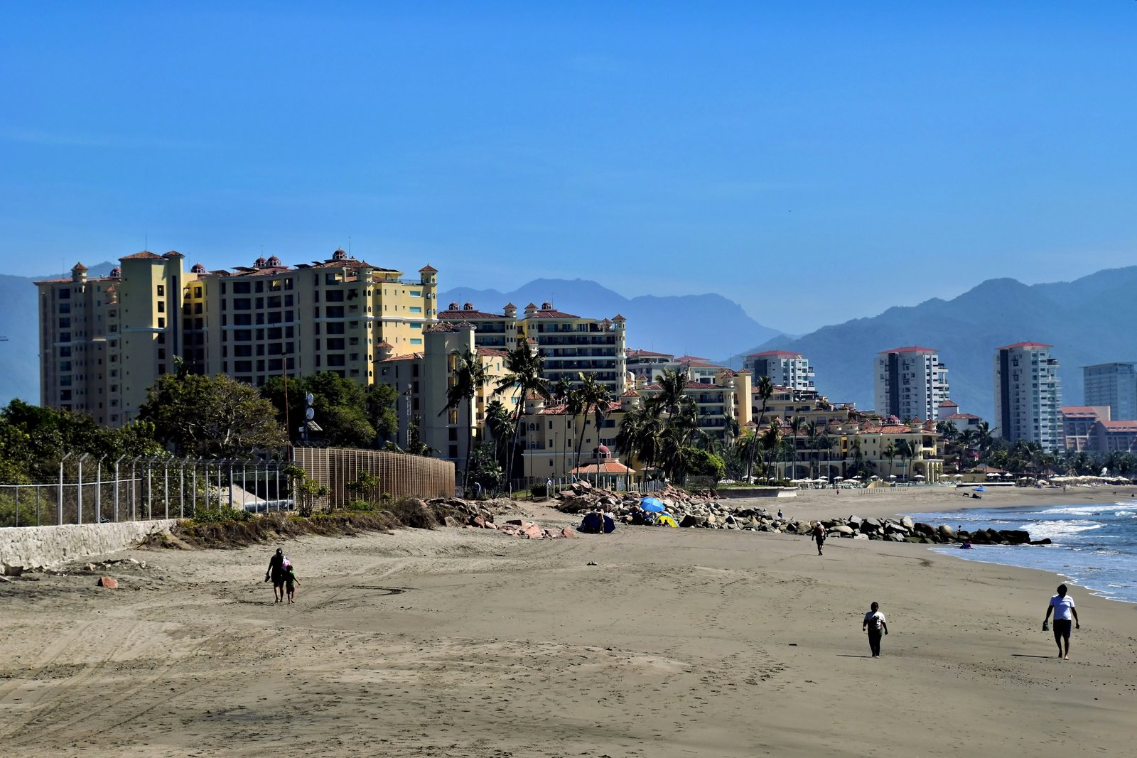 Acapulco se reconstruye — pero ¿se está reconstruyendo bien? Lo que ningún contratista te está diciendo sobre la protección anticiclónica