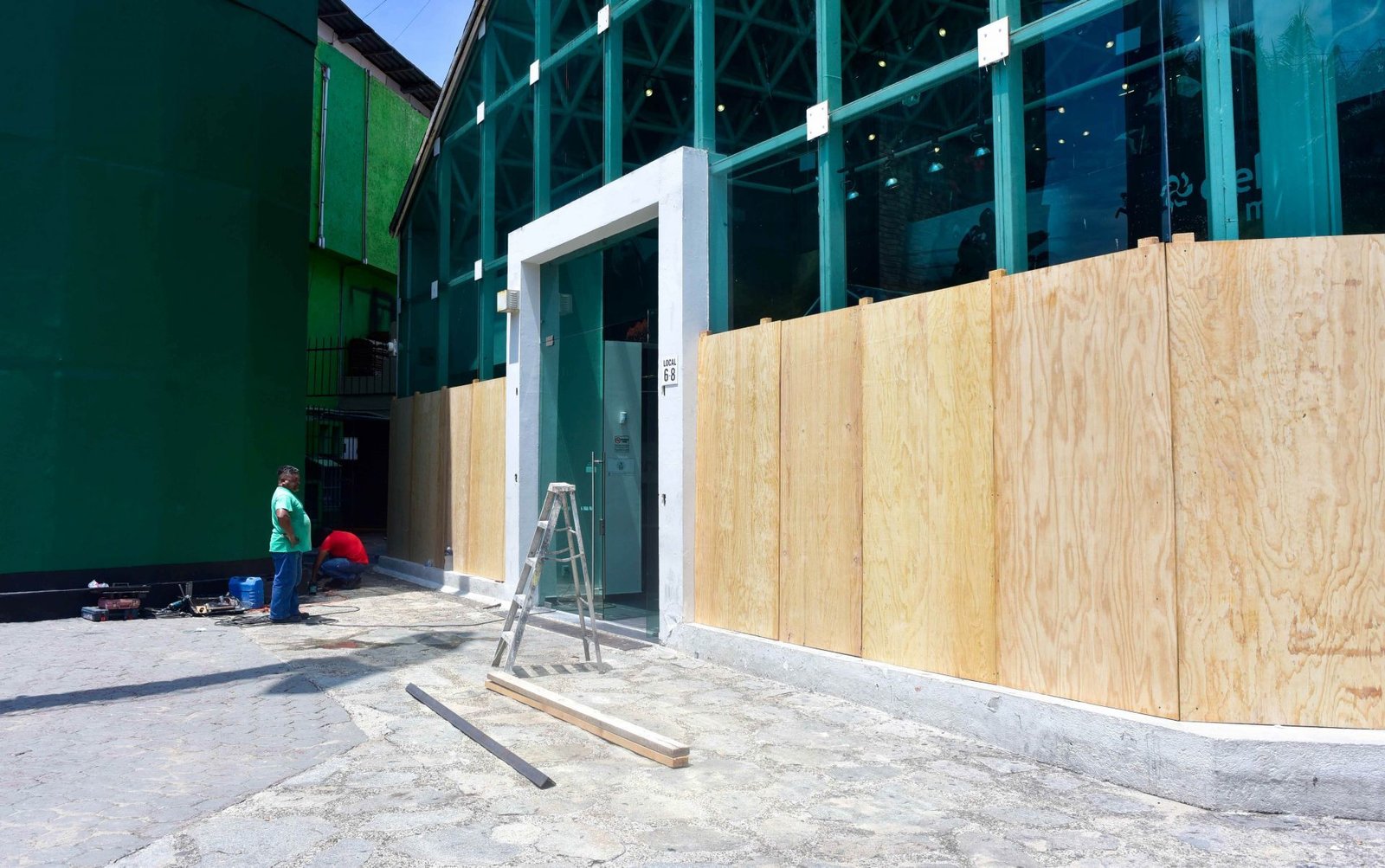 Why Cheap Hurricane Protection Systems Fail in Strong Storms