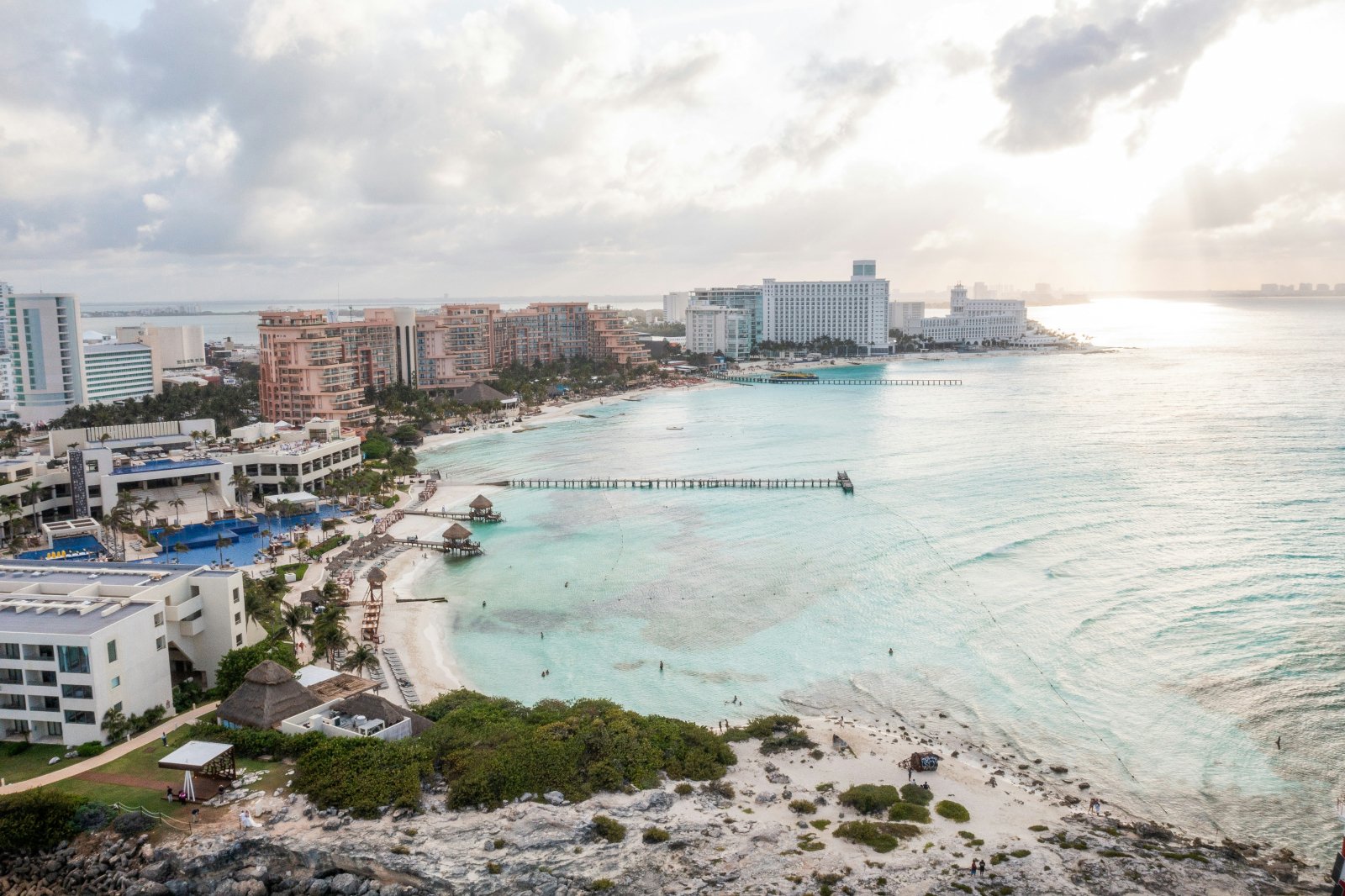 Cortinas Anticiclónicas Certificadas en Cancún: Cómo Distinguir un Sistema Real de uno que Solo lo Parece