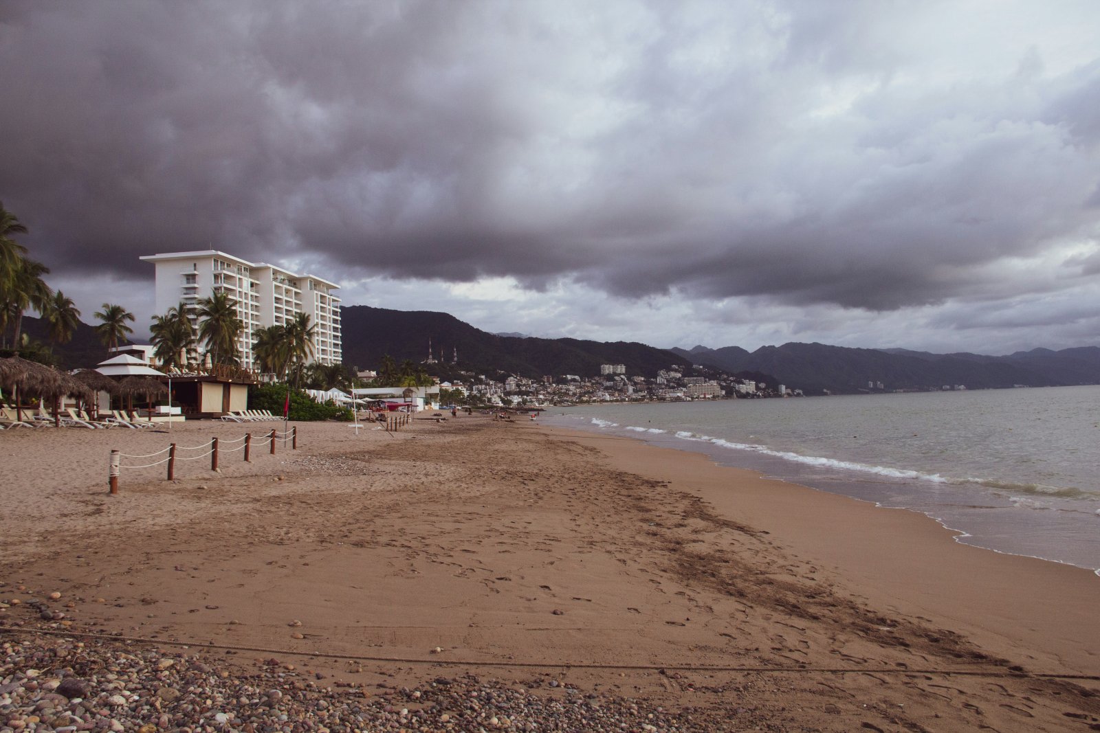 Does Banderas Bay Protect Puerto Vallarta from Hurricanes? What Kenna (2002) and Lidia (2023) Proved (Guide 2026)