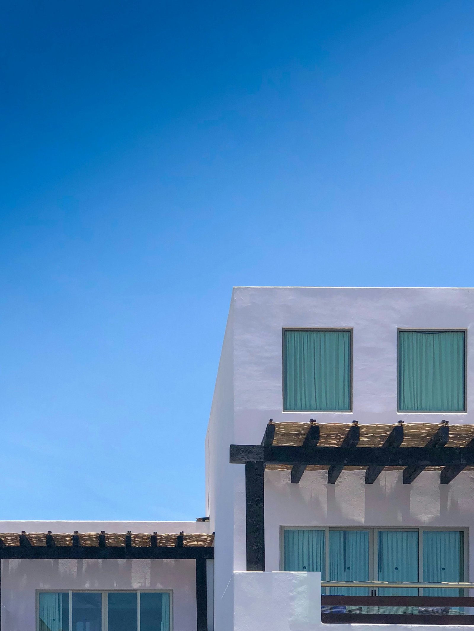 Protección Contra Huracanes Para Casas y Condominios en Puerto Vallarta: Guía Para Propietarios Remotos