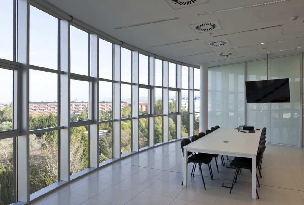 Entradas hospitalarias de más de 4 metros: por qué la ingeniería cambia